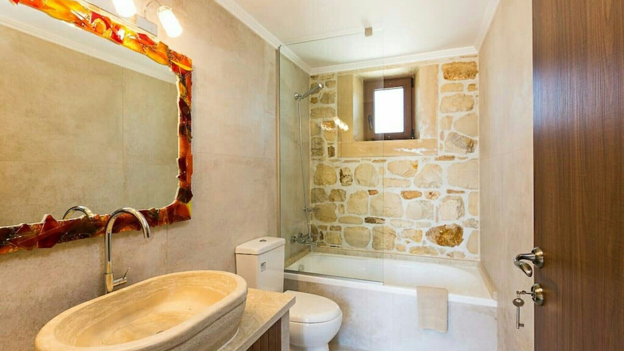 Photo of Bathroom in Roumeli