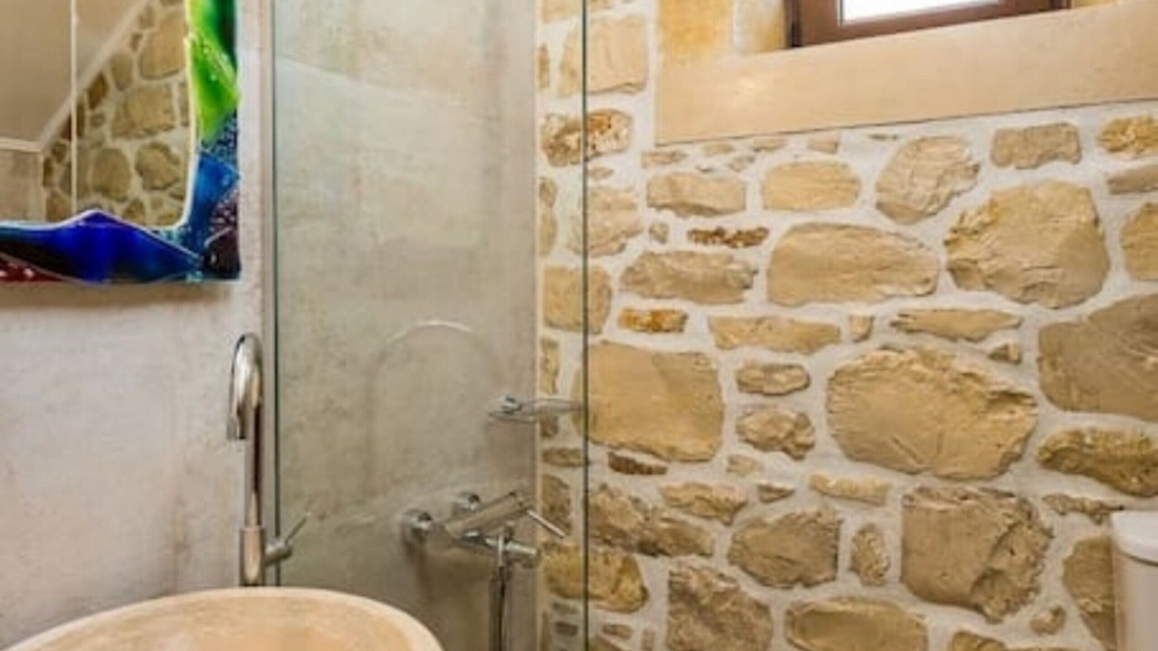 Photo of Bathroom in Roumeli