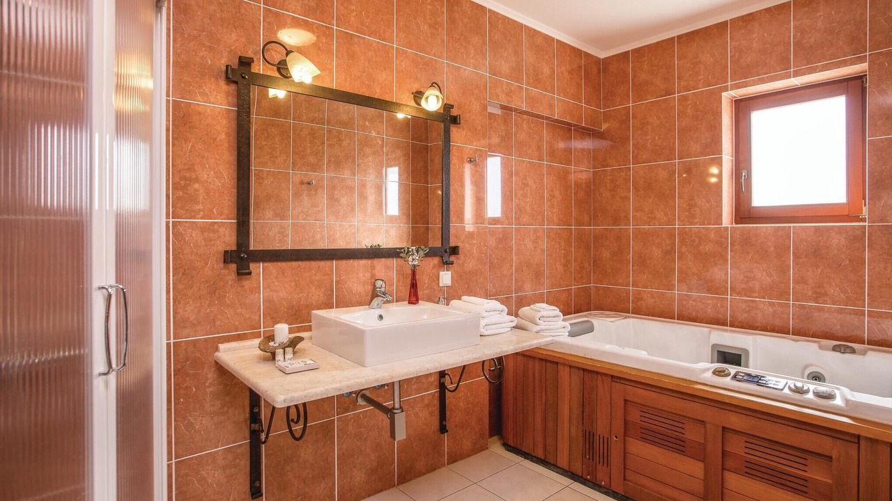Photo of Bathroom in Nikos Kazantzakis