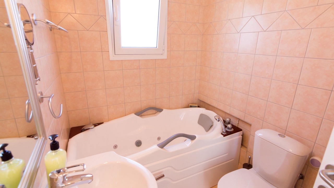 Photo of Bathroom in Skotino