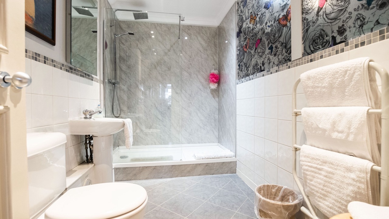 Photo of Bathroom in City Centre Glasgow