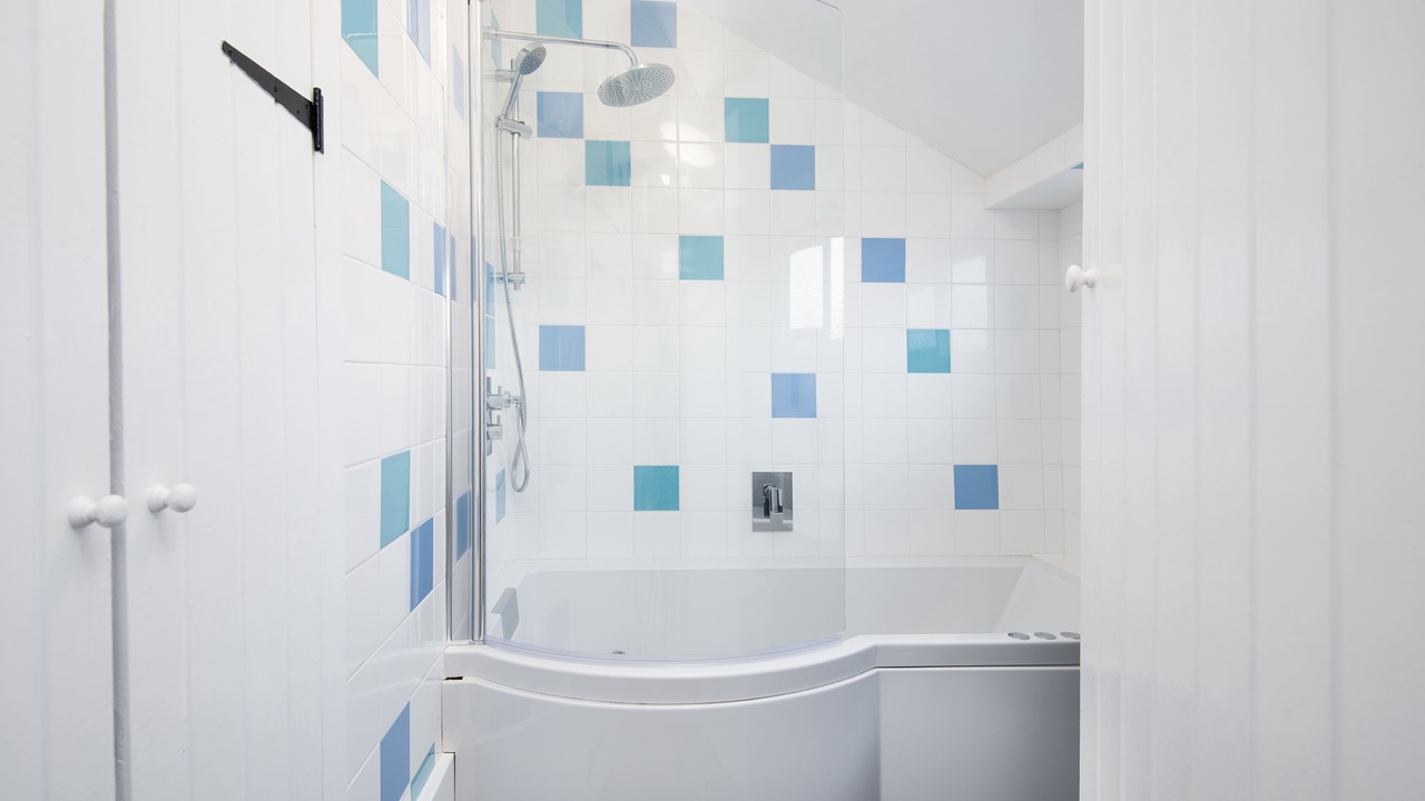 Photo of Bathroom in Cockburnspath