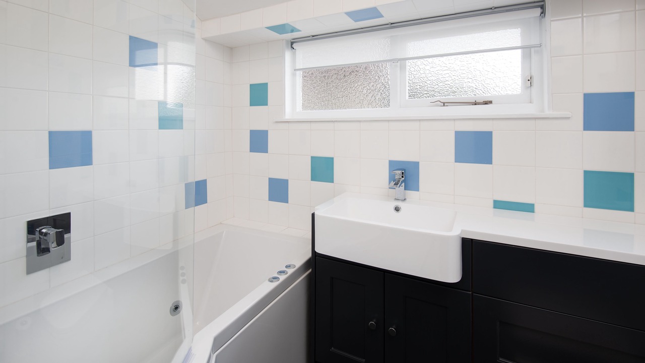 Photo of Bathroom in Cockburnspath