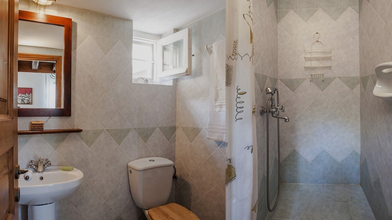 Photo of Bathroom in Syros