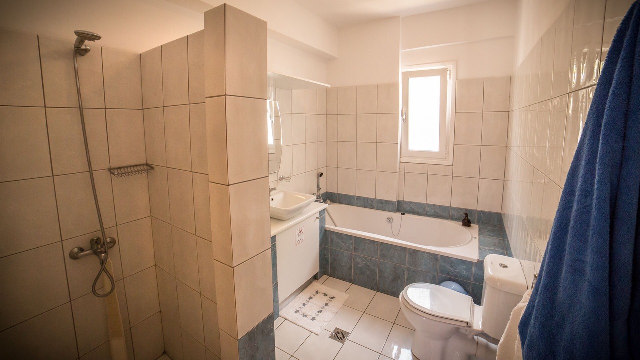 Photo of Bathroom in Plateies