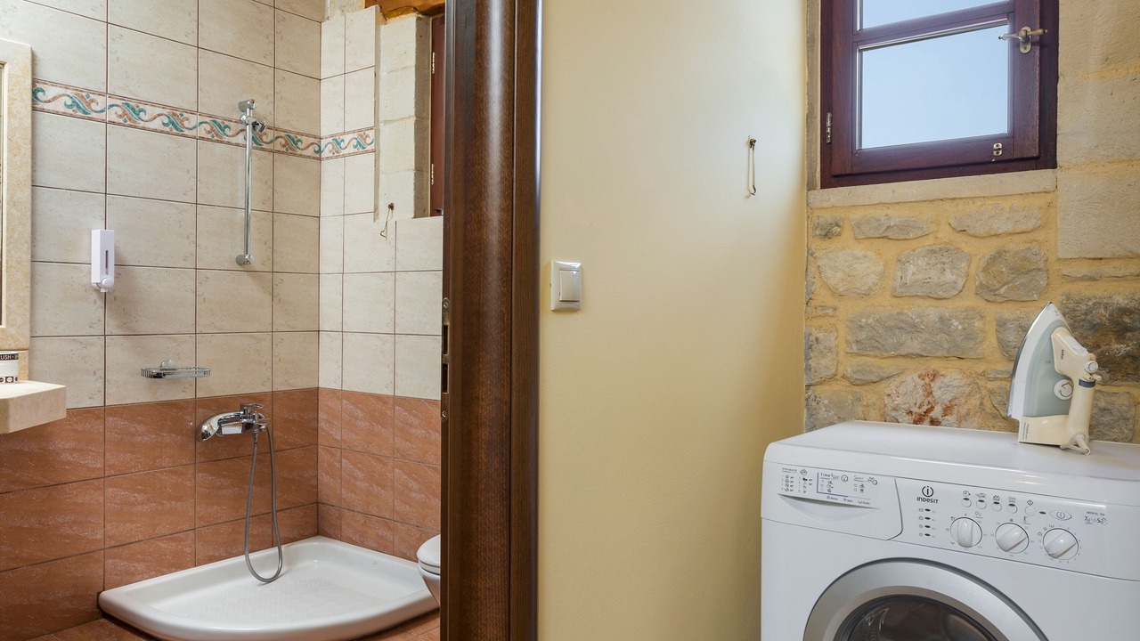 Photo of Bathroom in Limeniskos