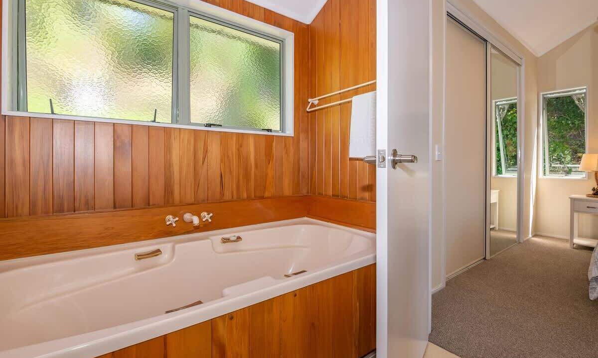 Photo of Bathroom in Kawaha Point