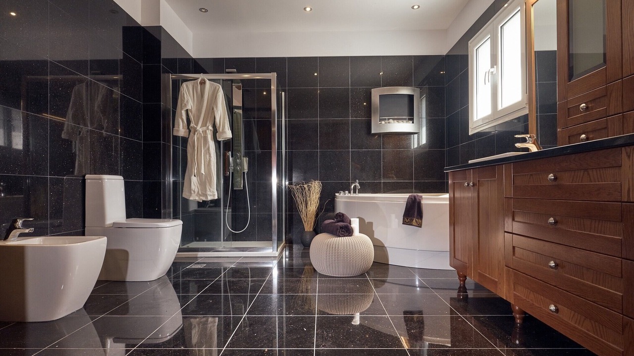 Photo of Bathroom in Akrotiri