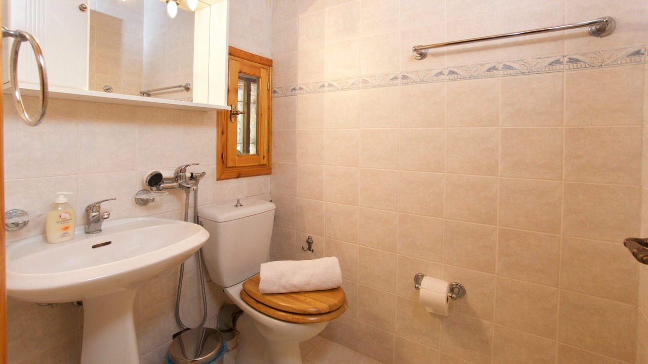 Photo of Bathroom in Mazarakata