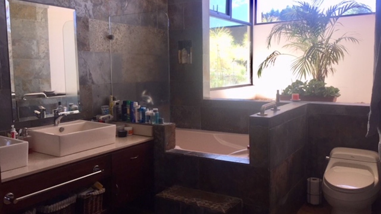 Photo of Bathroom in Roble