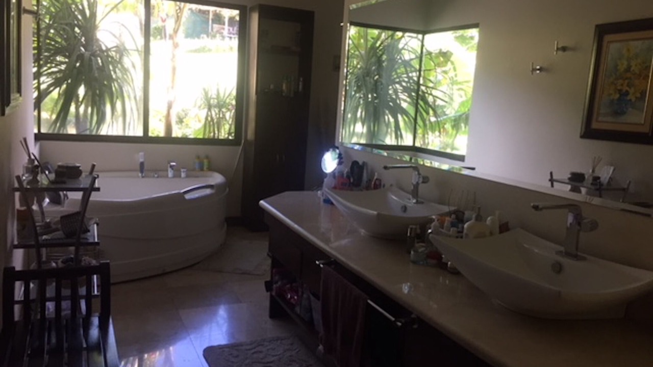 Photo of Bathroom in Roble
