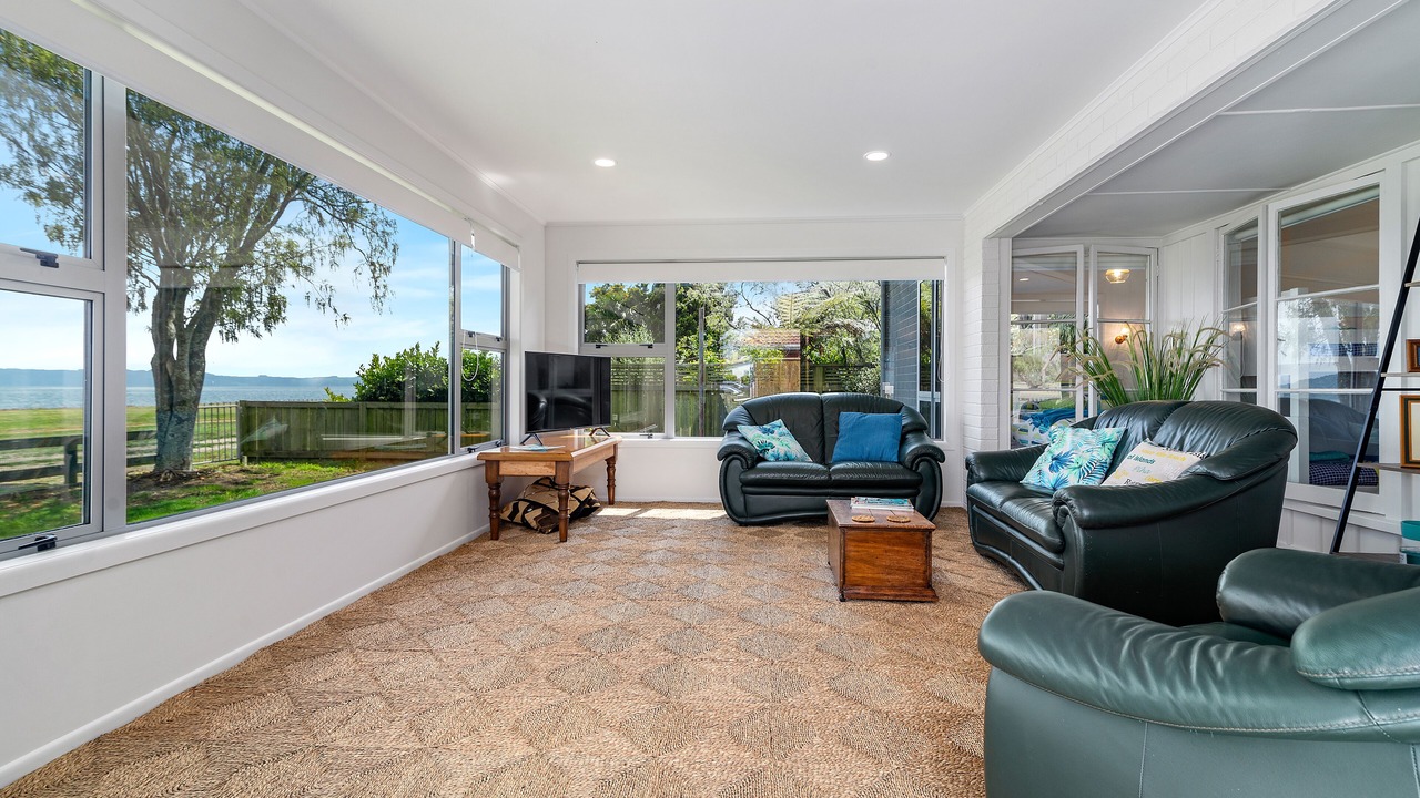 Photo of Livingroom in Hannahs Bay