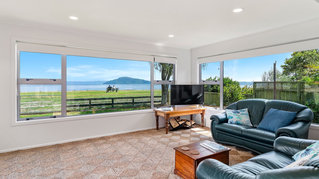 Photo of Livingroom in Hannahs Bay