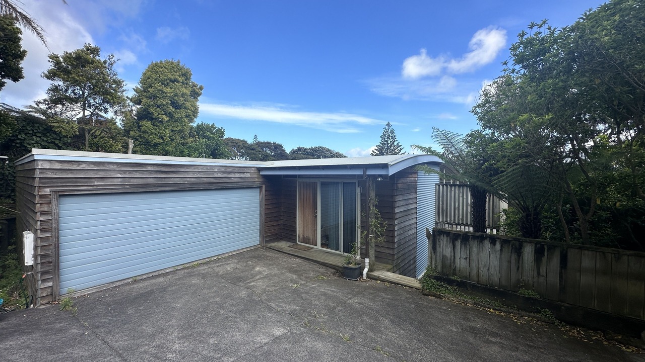 Photo of Others in Raglan