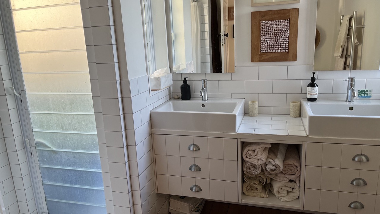 Photo of Bathroom in Onetangi