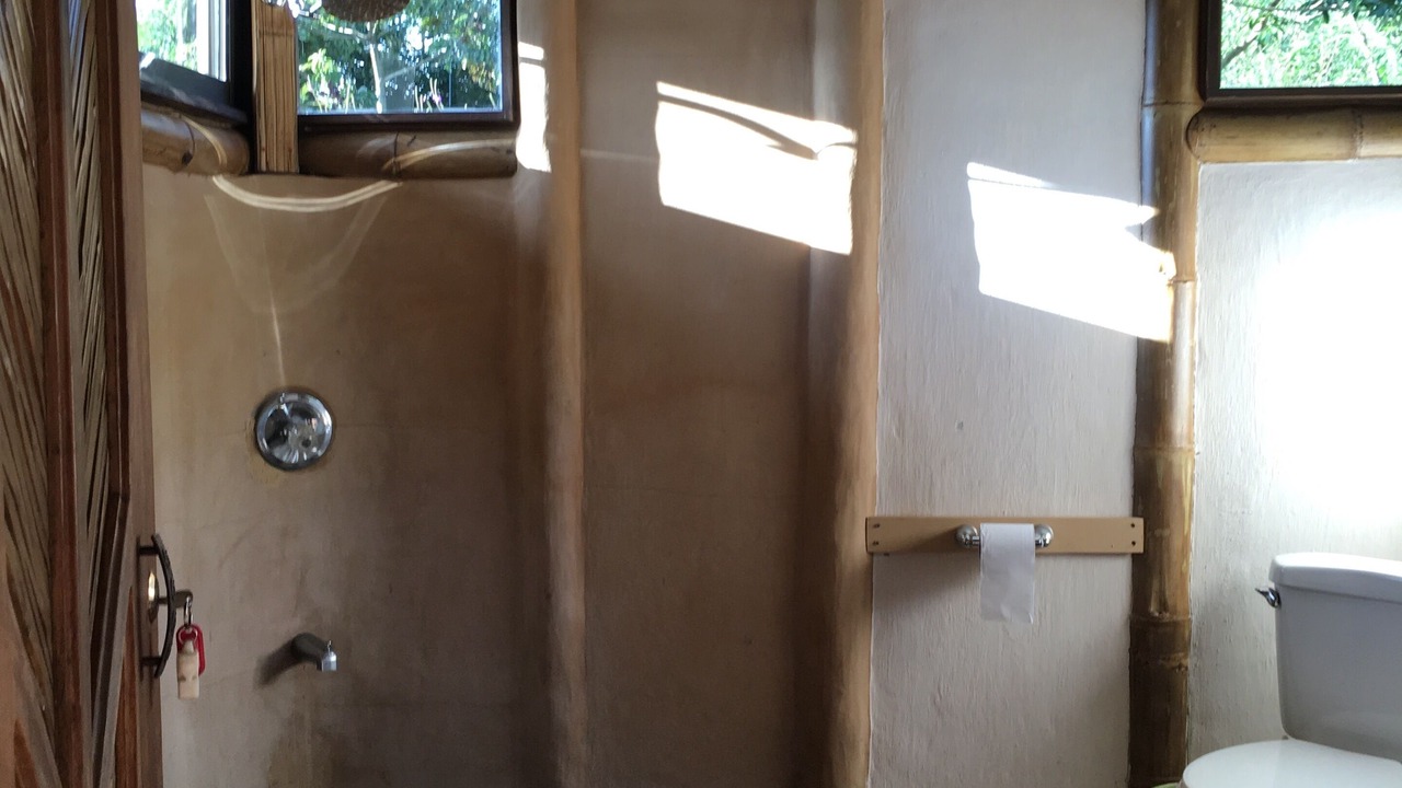 Photo of Bathroom in Roble