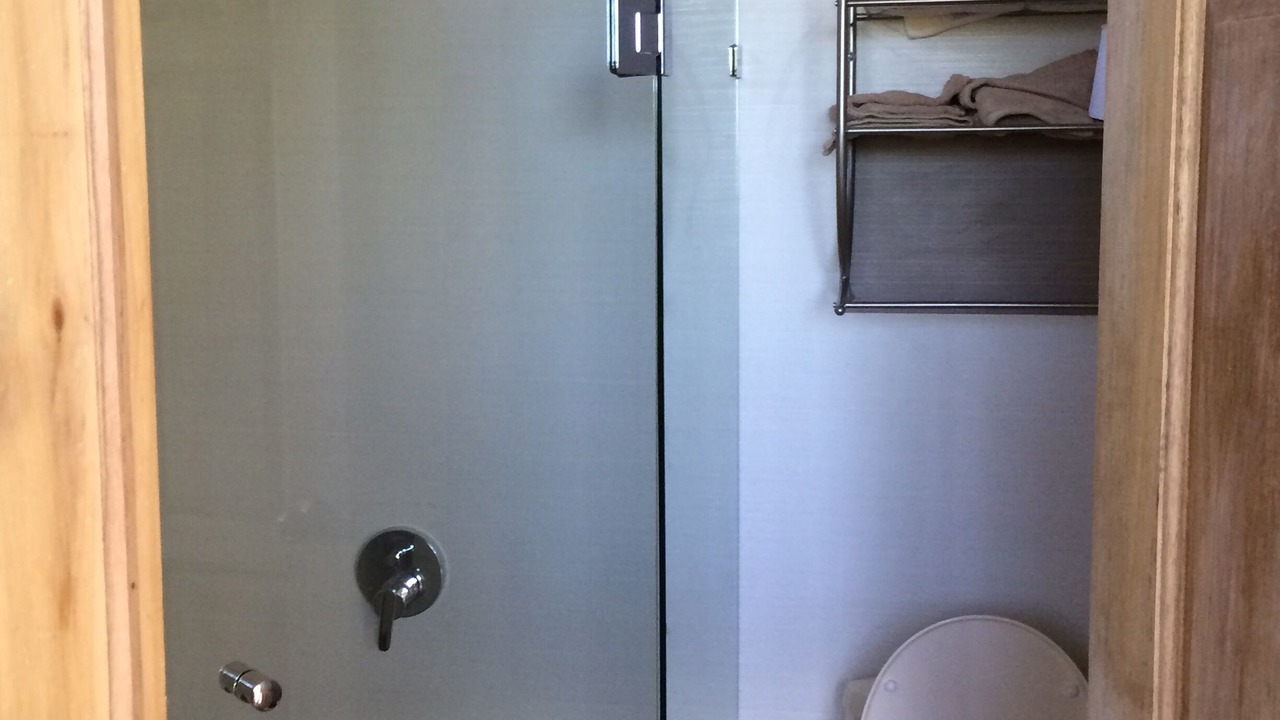 Photo of Bathroom in Roble