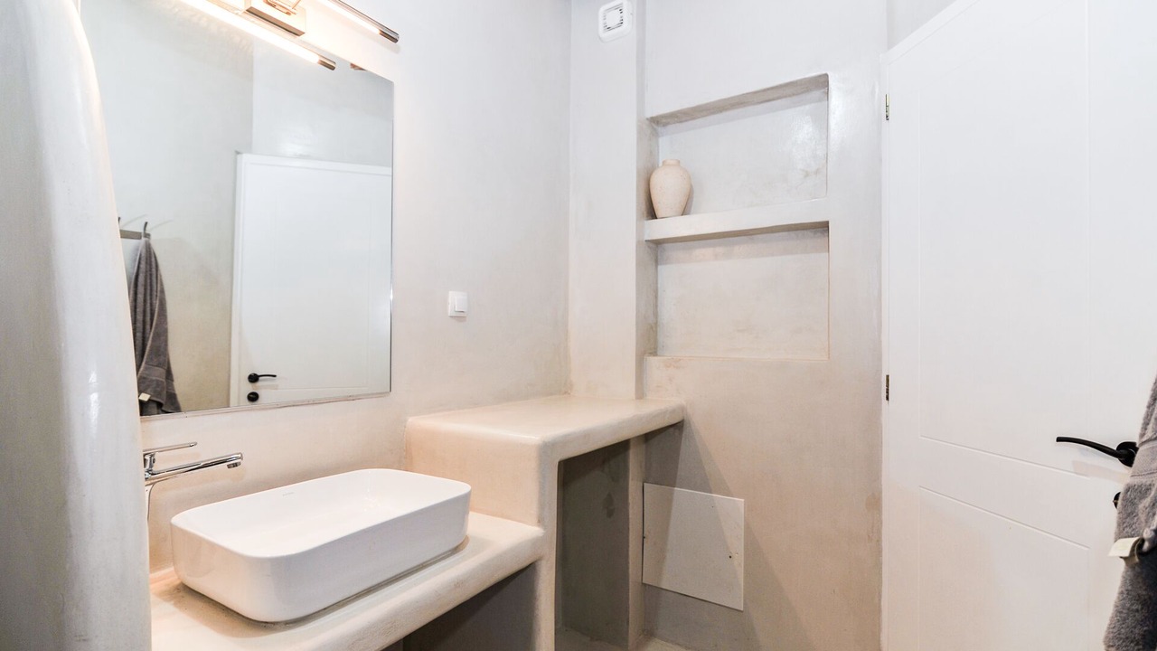 Photo of Bathroom in Minoa Pediada