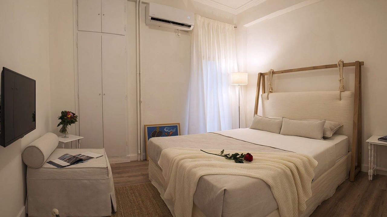 Photo of Bedroom in Platia Viktorias