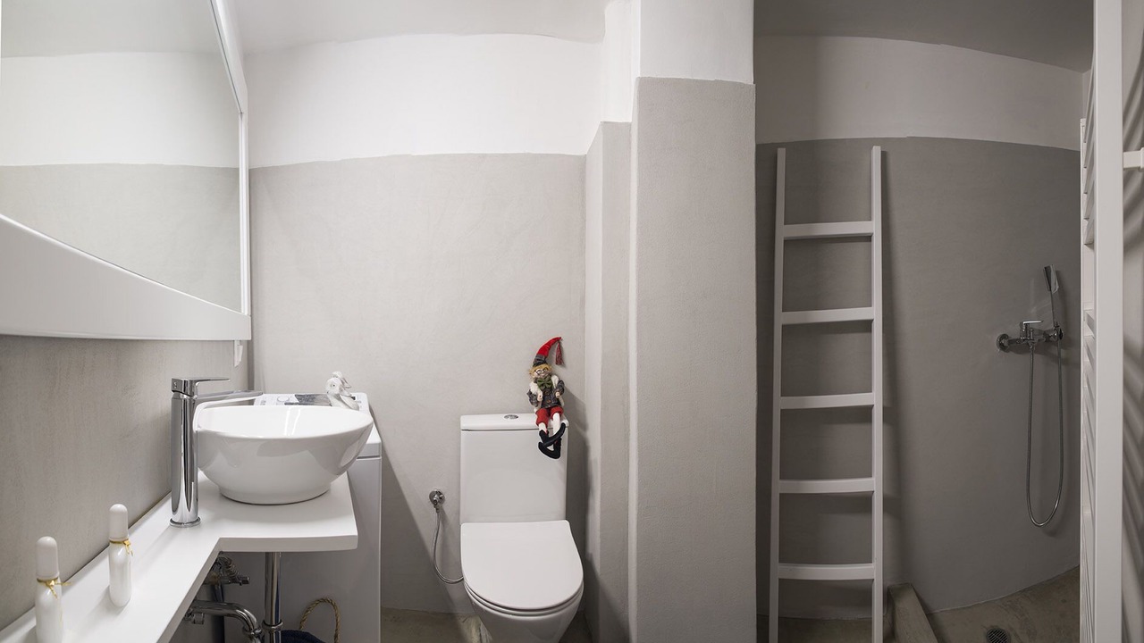 Photo of Bathroom in Platia Viktorias