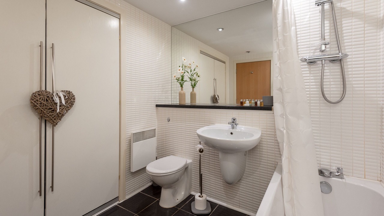 Photo of Bathroom in City Centre Glasgow