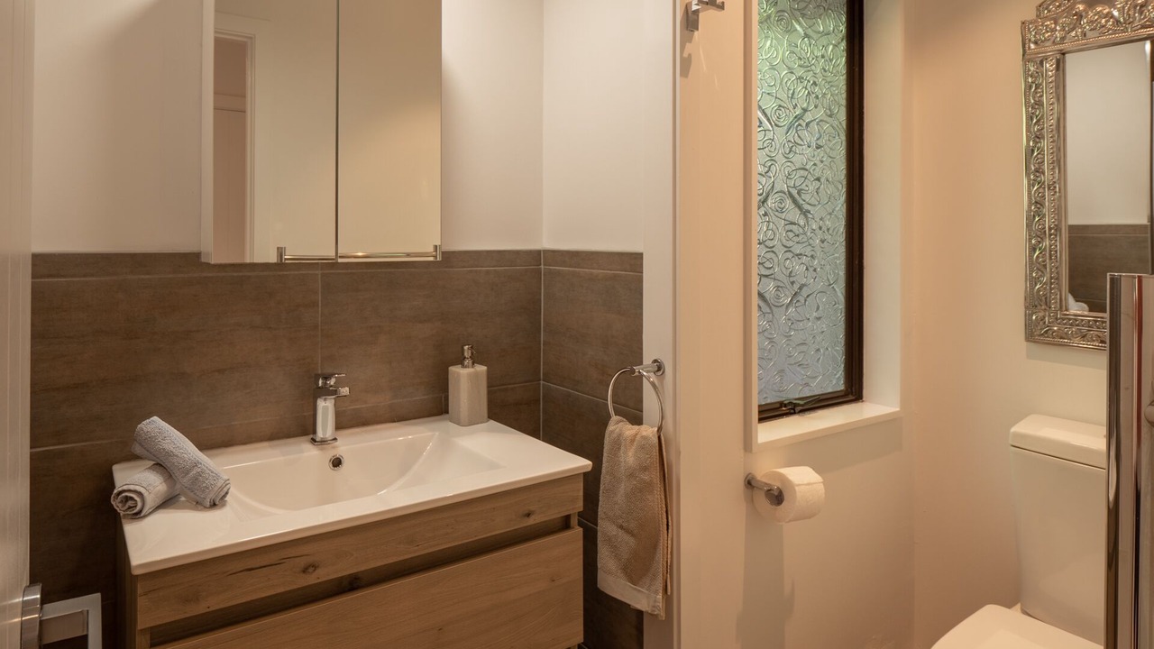 Photo of Bathroom in Onetangi