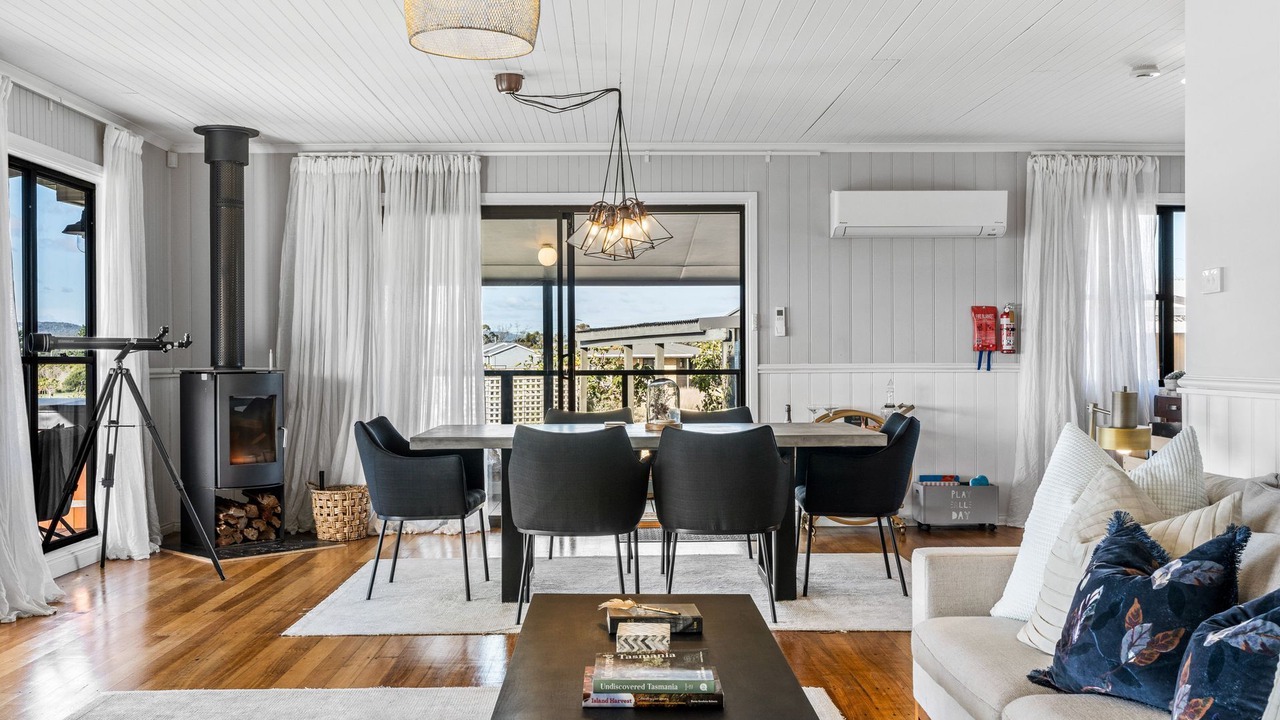 Photo of Livingroom in Clarence Point