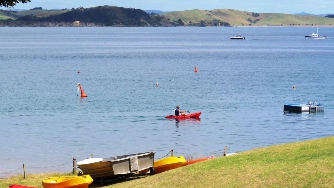 Photo of Others in Russell