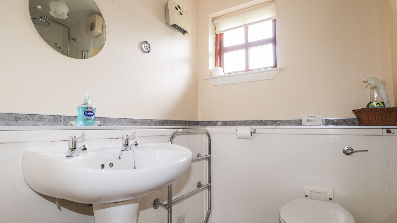 Photo of Bathroom in Poolewe
