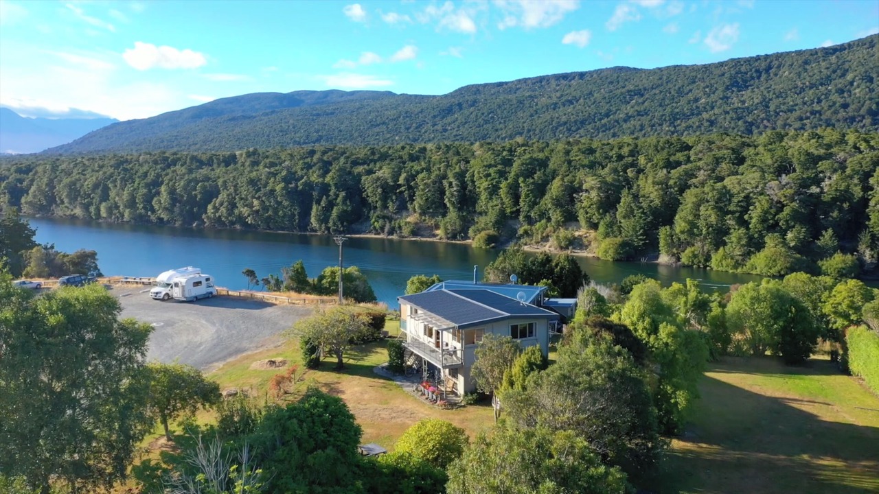 Photo of Others in Manapouri