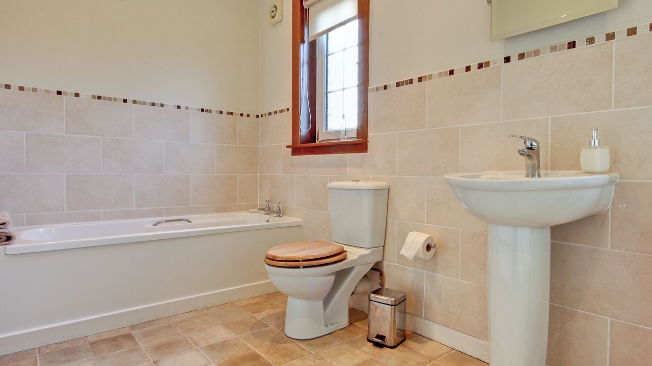 Photo of Bathroom in Girvan