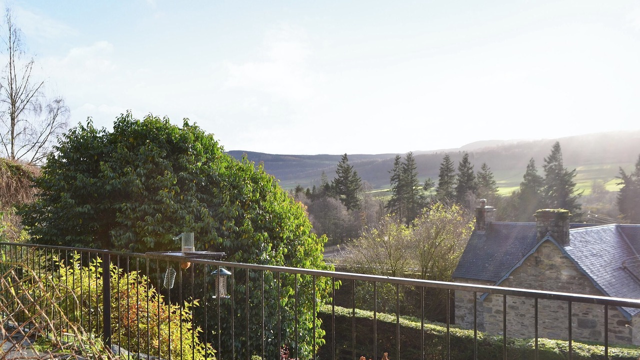 Photo of Outdoor in Weem