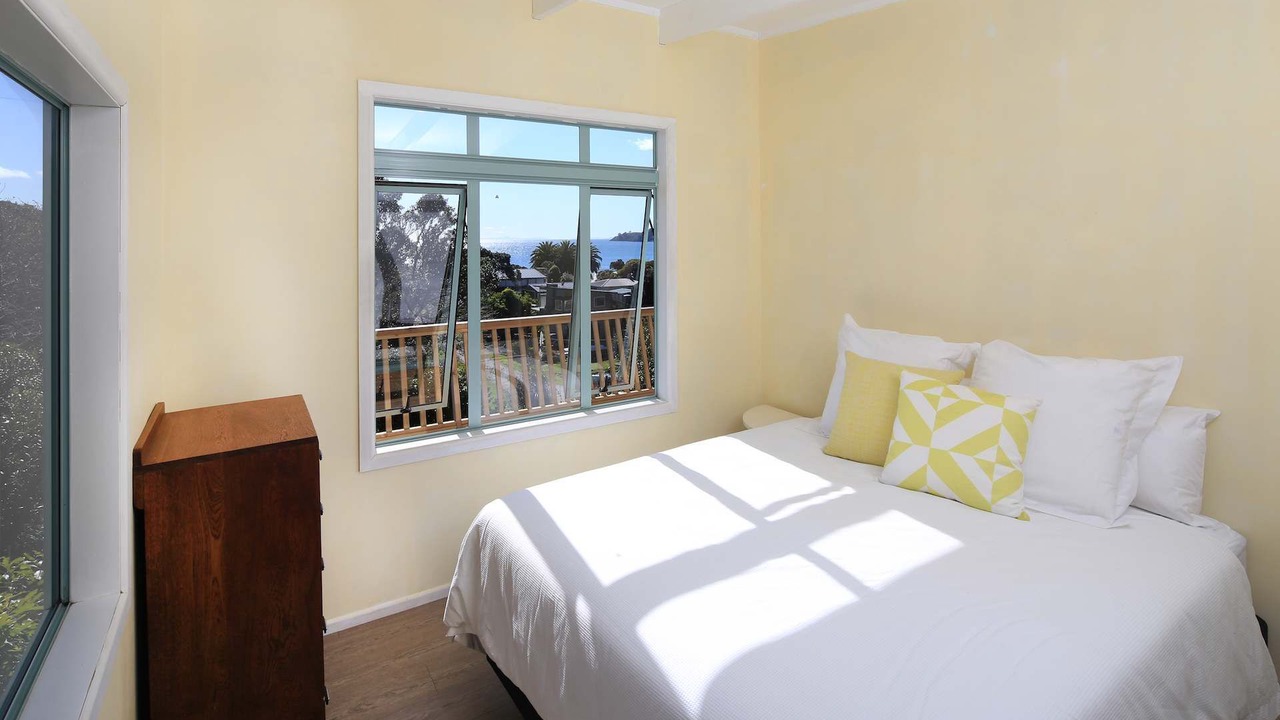 Photo of Bedroom in Onetangi