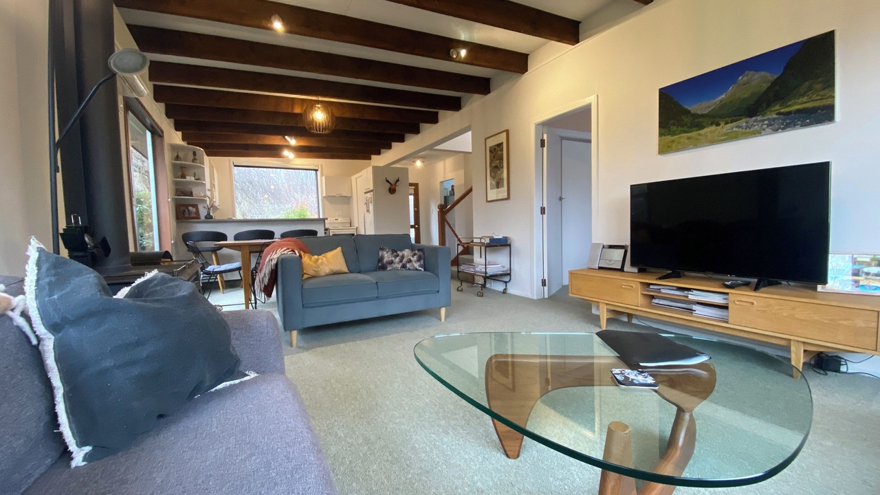 Photo of Livingroom in Albert Town