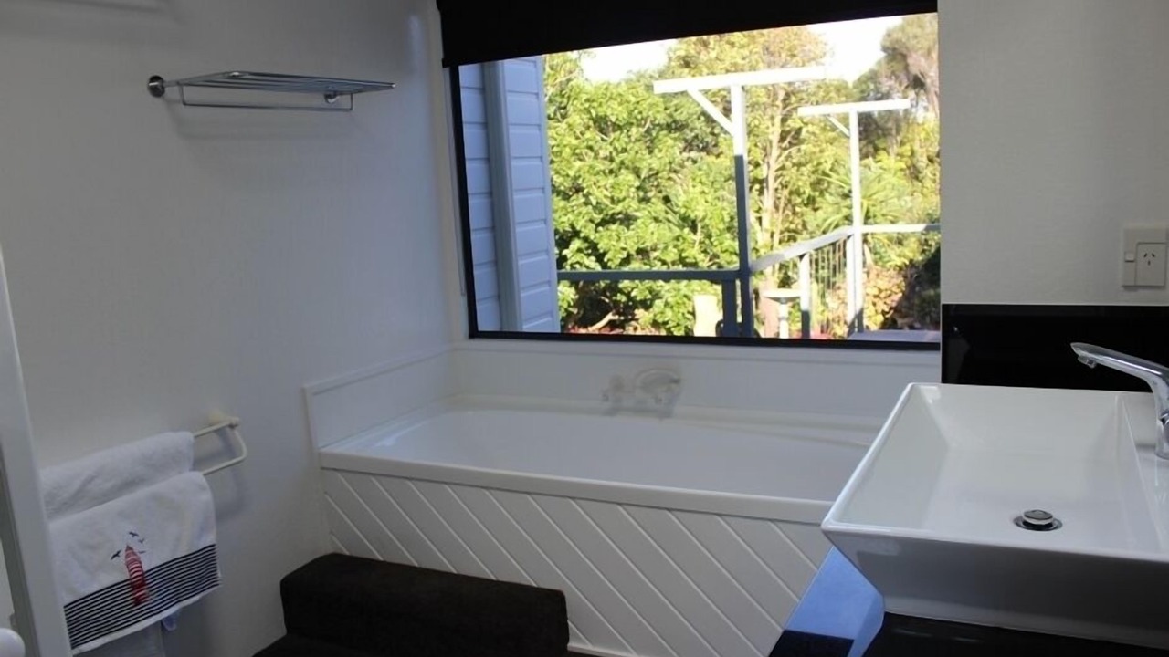 Photo of Bathroom in Ngunguru