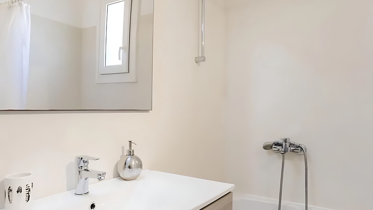Photo of Bathroom in Plintri