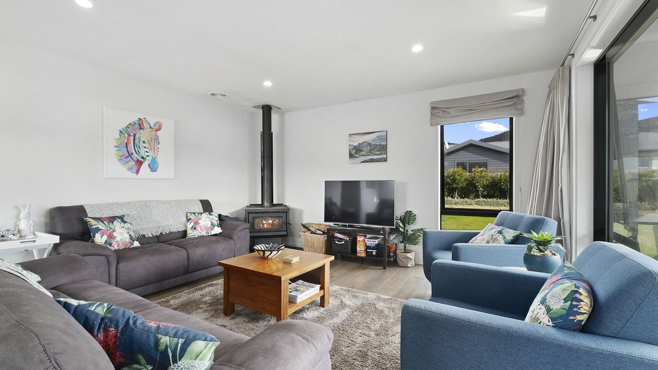 Photo of Livingroom in Albert Town
