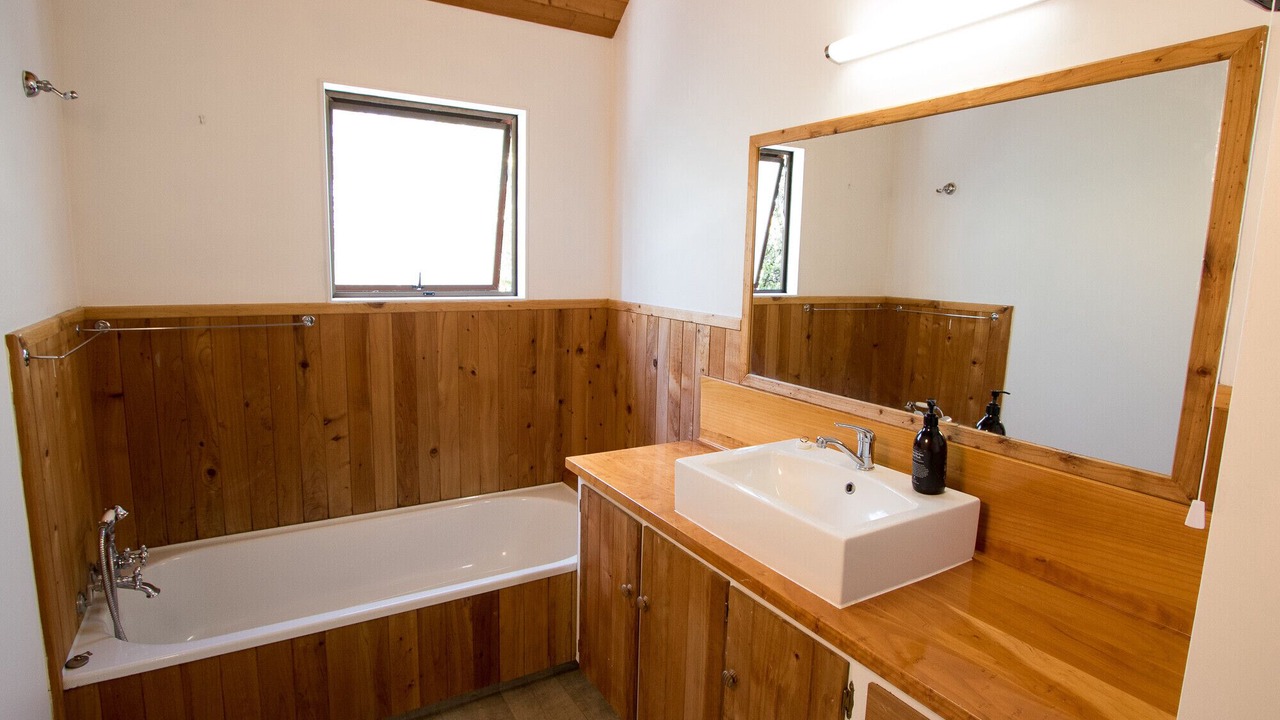 Photo of Bathroom in Ngaio Bay