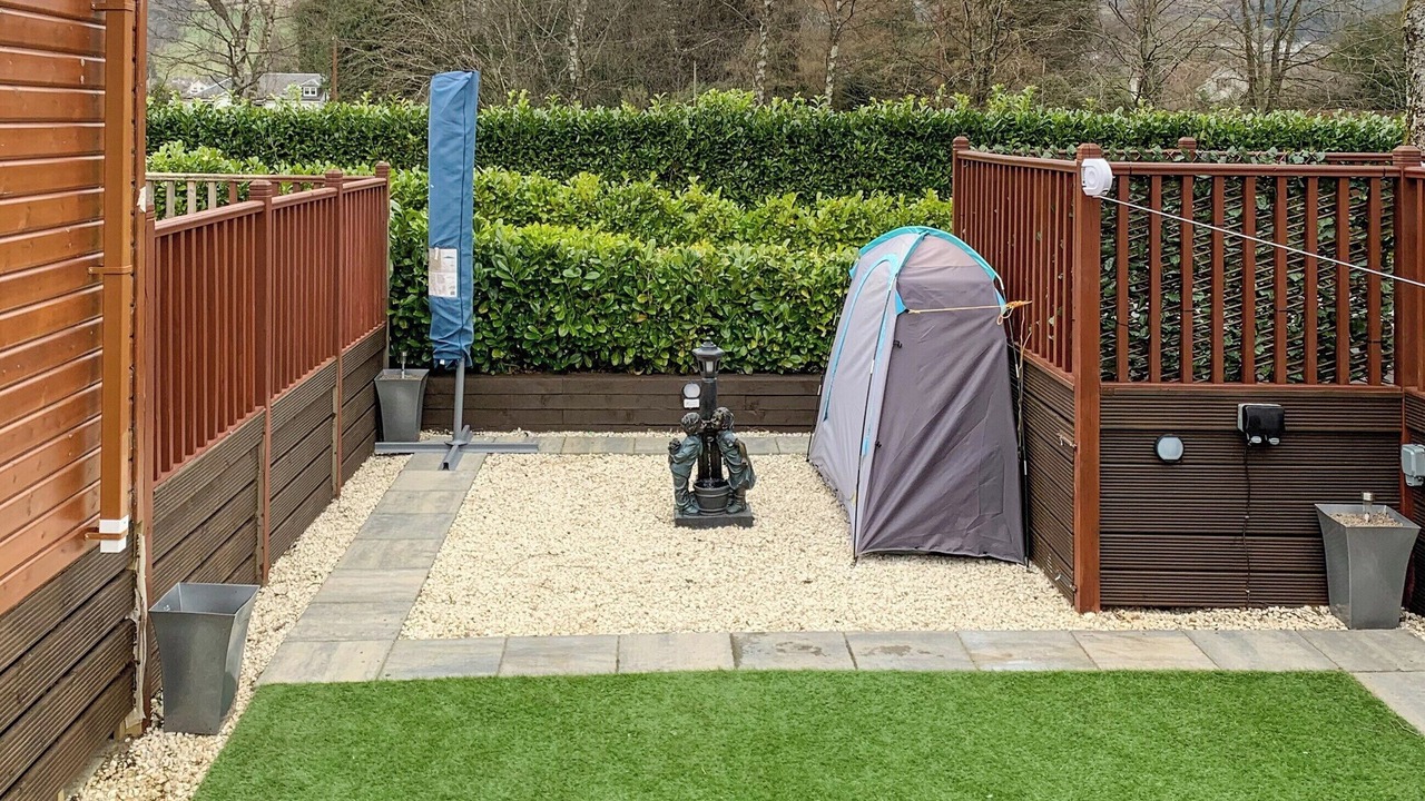 Photo of Outdoor in Dollar