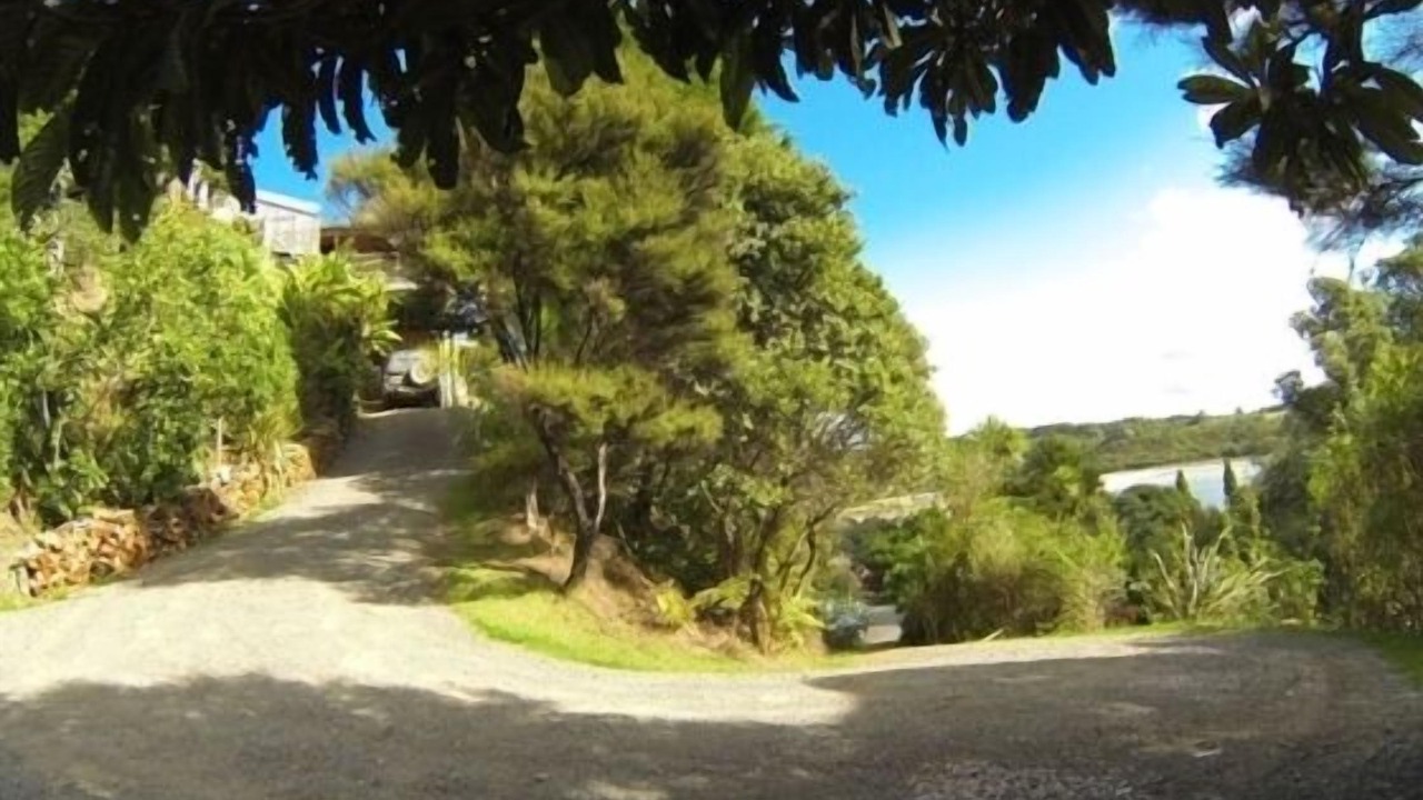 Photo of Others in Te Tii