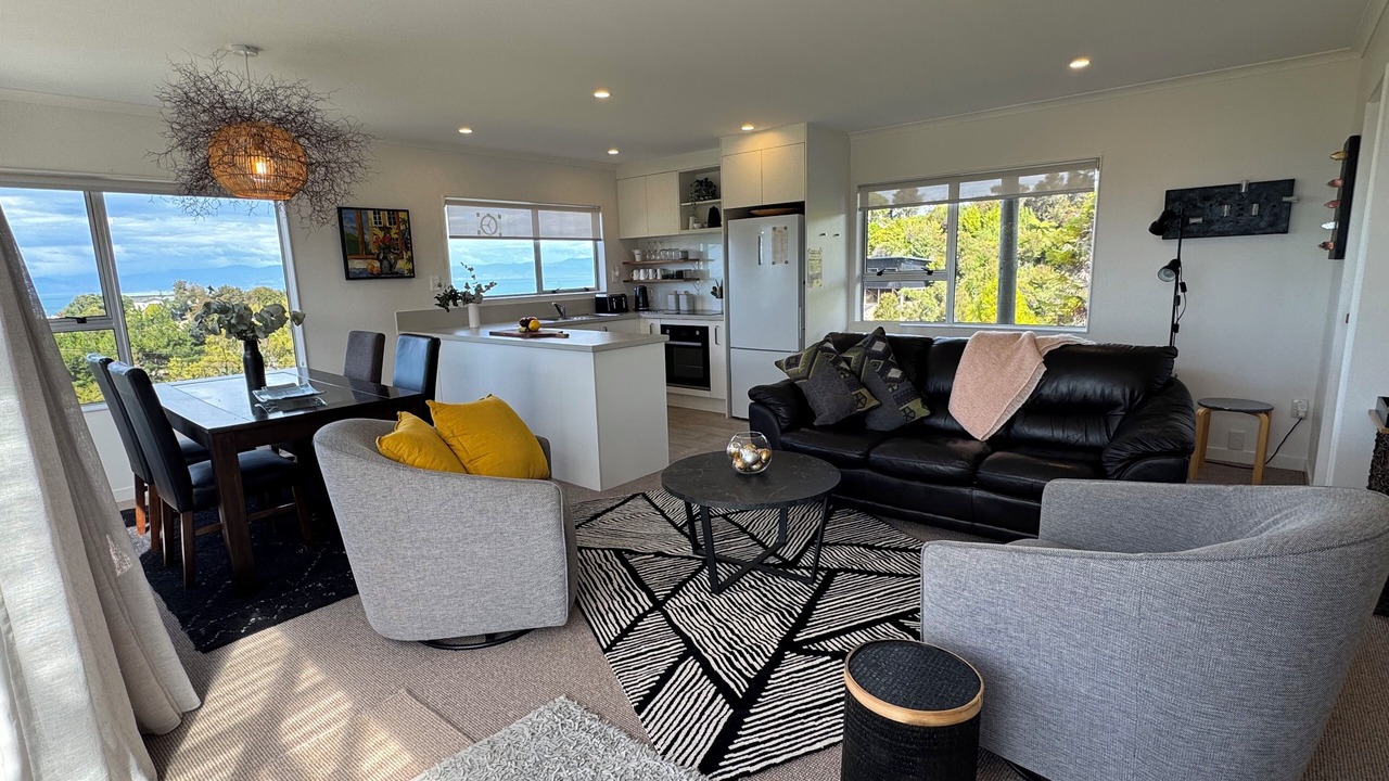 Photo of Livingroom in Ngaio Bay