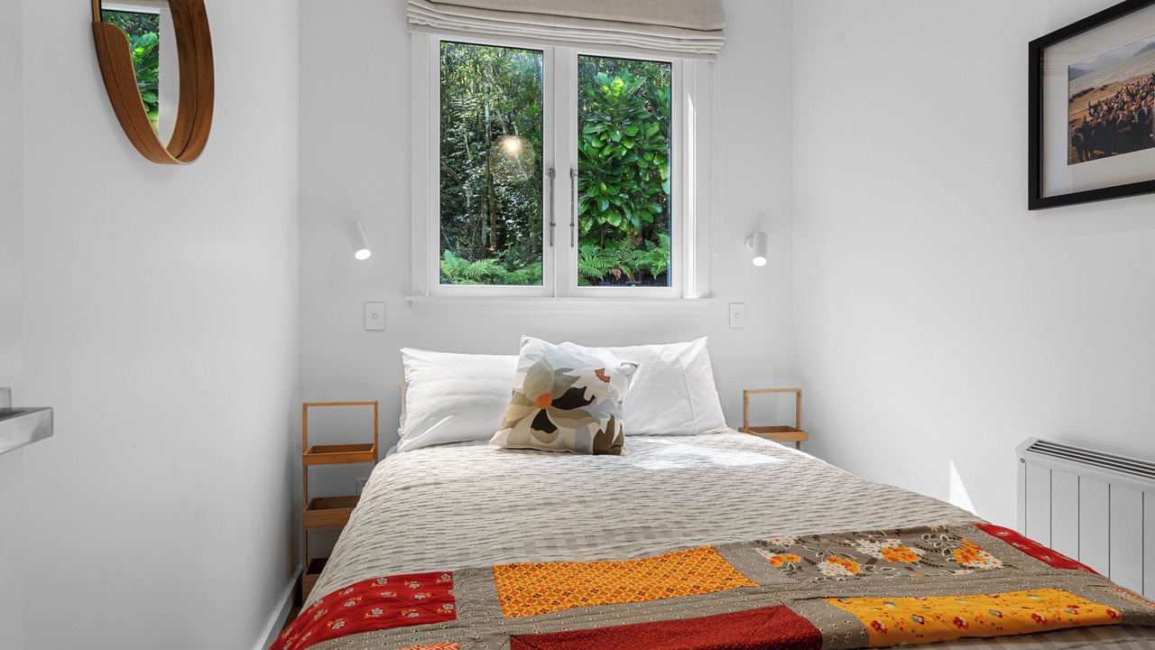 Photo of Bedroom in Moetapu Bay