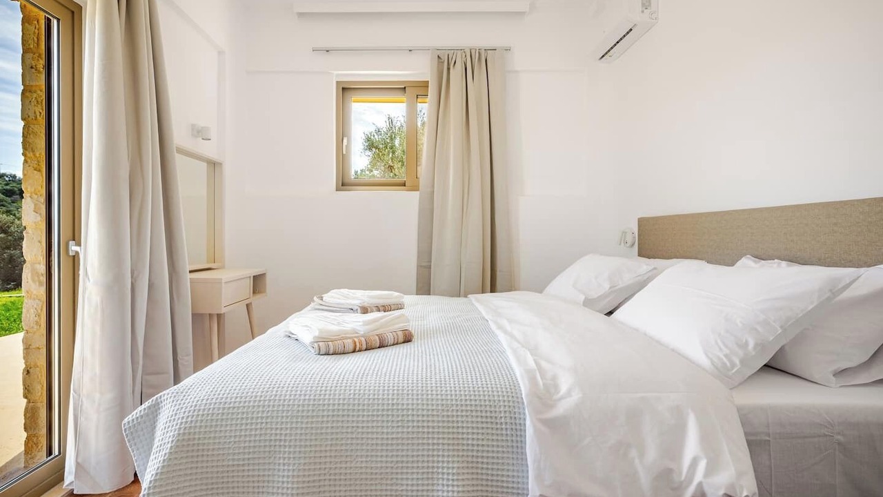 Photo of Bedroom in Kato Stalos
