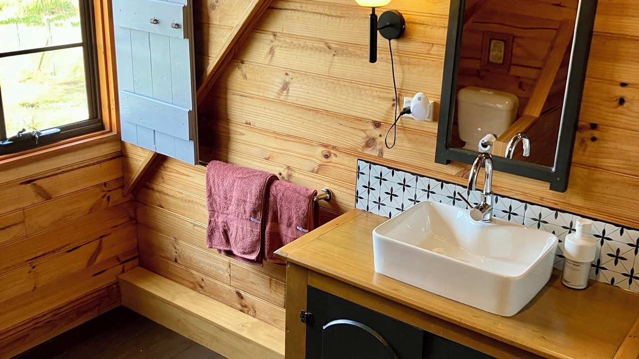 Photo of Bathroom in Zeehan