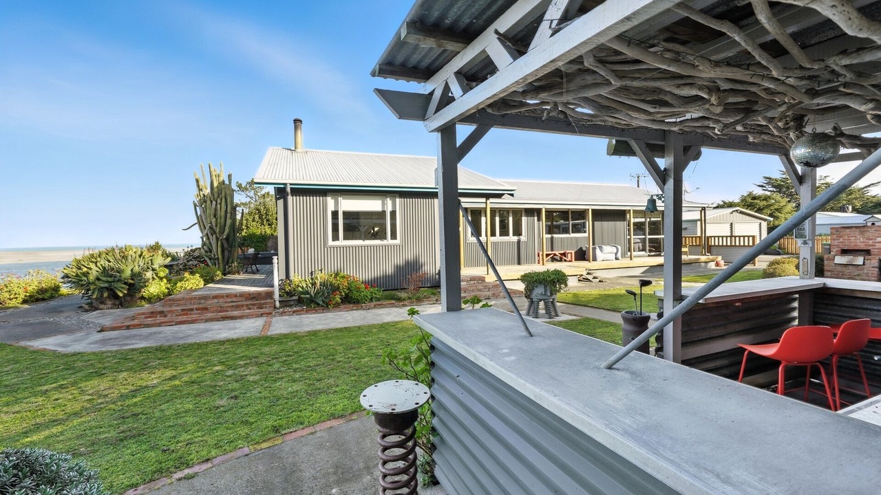 Photo of Patio Balcony in Birdlings Flat