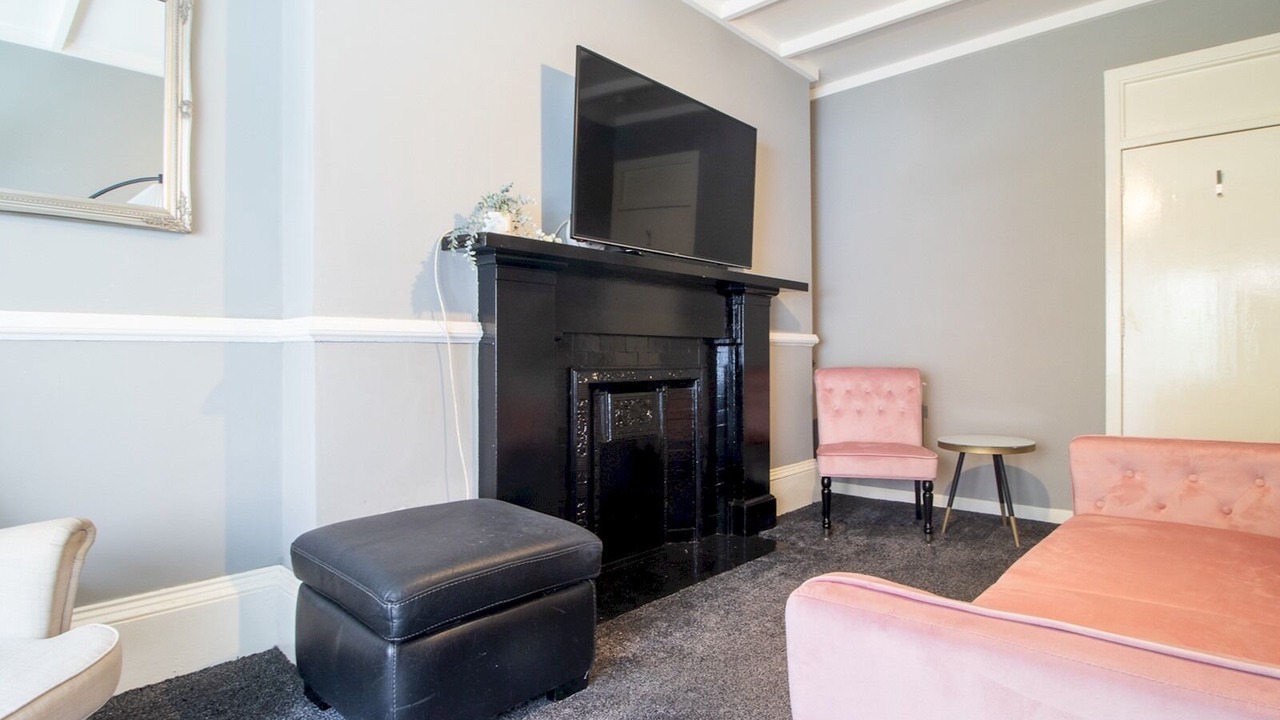 Photo of Livingroom in Glasgow Westend