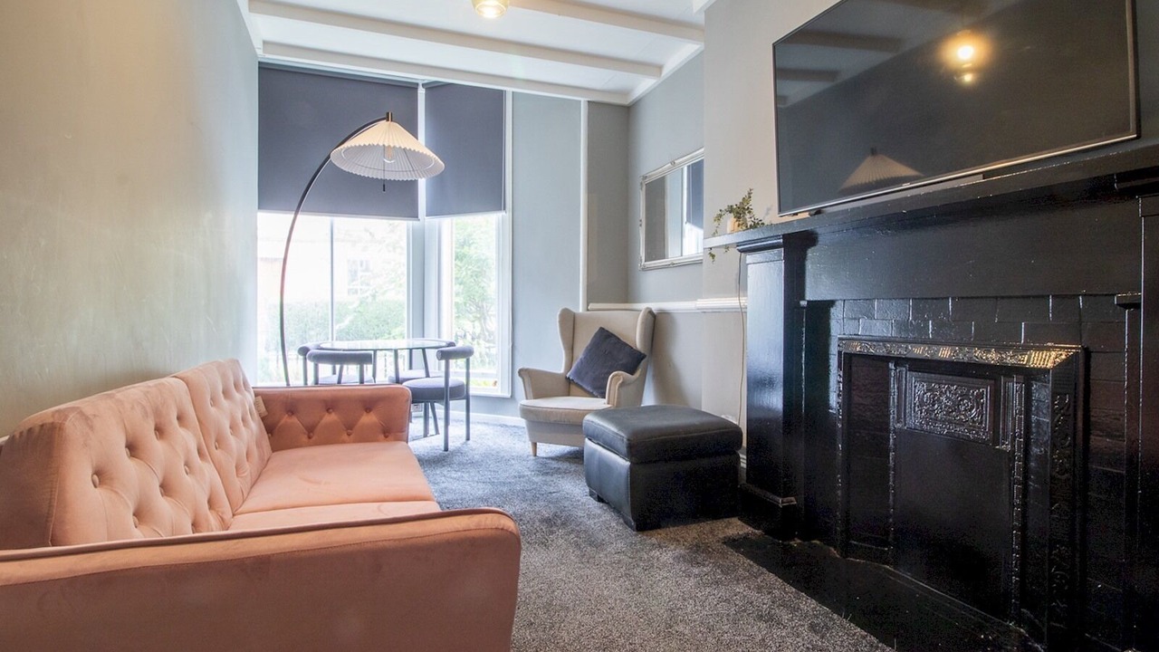 Photo of Livingroom in Glasgow Westend