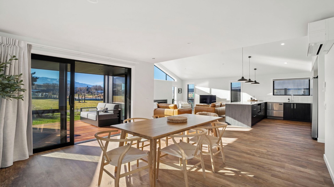 Photo of Livingroom in Lowburn