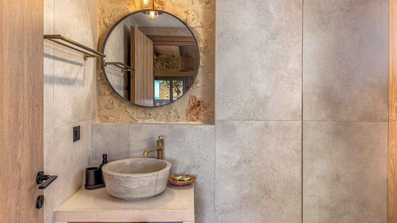Photo of Bathroom in Minoa Pediada