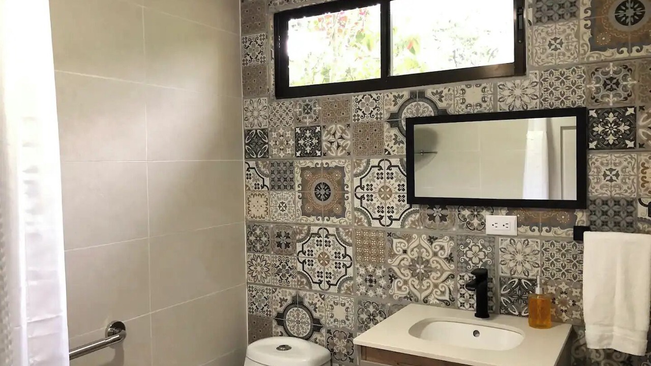 Photo of Bathroom in Roble